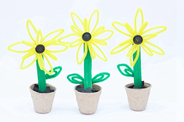 Bright and cheerful sunflowers crafted from pipe cleaners and popsicle sticks, ideal for summer or fall crafting.