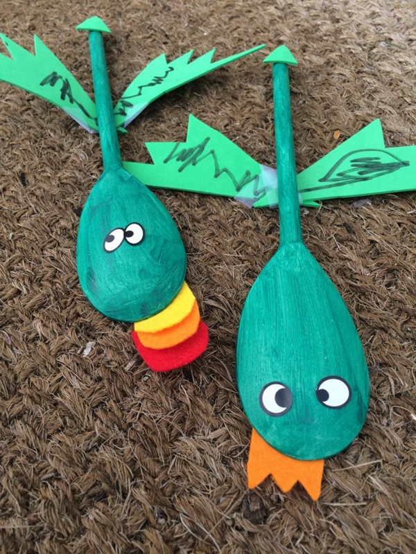 Kids' craft of dragons made from wooden spoons