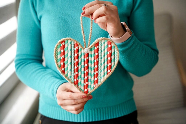 An adorable and easy-to-make DIY paper straw heart wall decor for Valentine's Day.